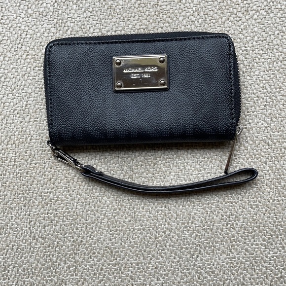 Michael’s Kors wallet/wristlet